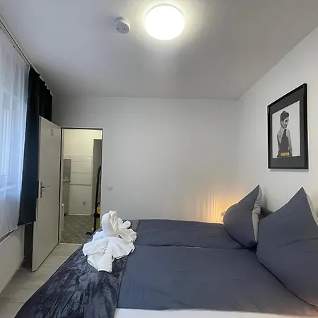City On The Rhine, Apartment